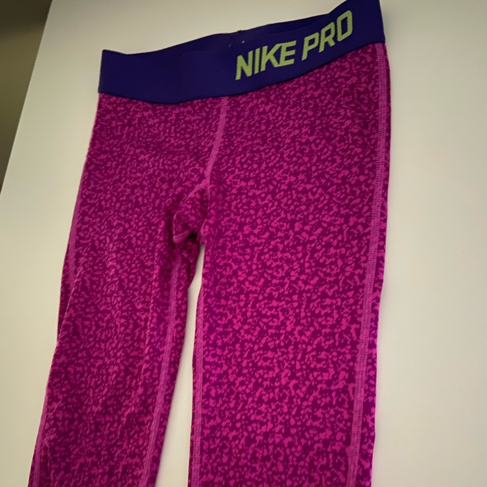 Not for sale ⭐️4 for $20⭐️ Girls Nike Pro Carpi